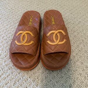 Fashion Brown Quilted Slippers size 7.5